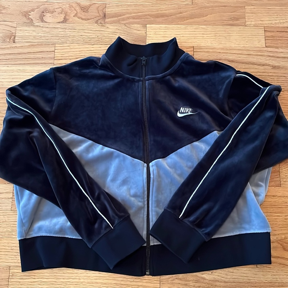 Nike Women’s Heritage Velour cropped jacket
